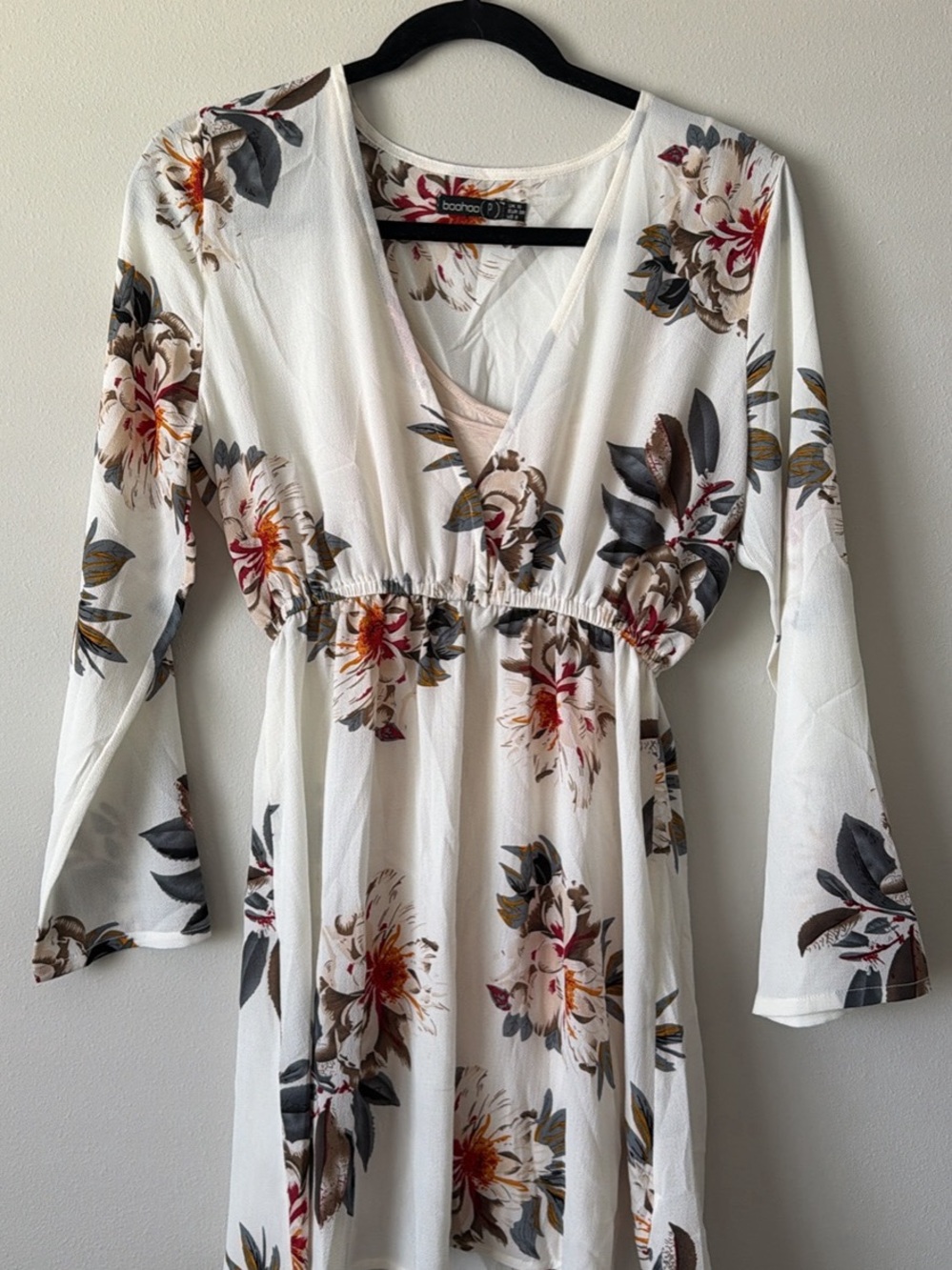 Boohoo White Floral V-Neck Long Sleeve Dress